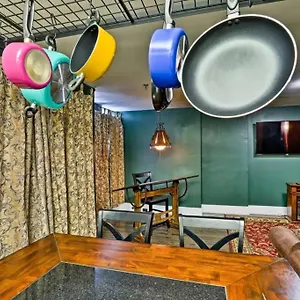 221b - Sleeps Up To 5! Apartment